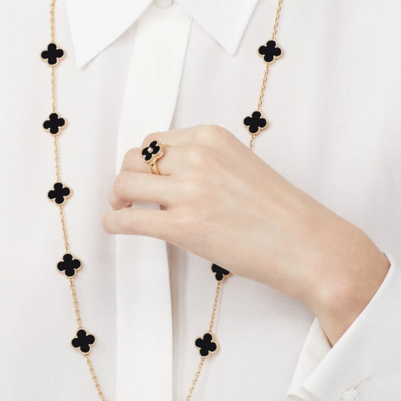 Brand new unused Vintage Alhambra ring - Picture 2 of 2